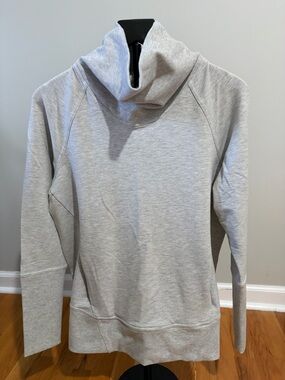 lululemon Athletica Light Gray Ribbed Funnel Neck Pullover